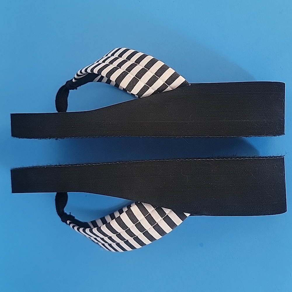West Loop Black and White Women's Flip Flops 6 - Picture 13 of 13